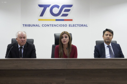 Ivonne Coloma se posesionó como presidenta del Tribunal Contencioso Electoral (TCE), tras la remoción del juez Fernando Muñoz.