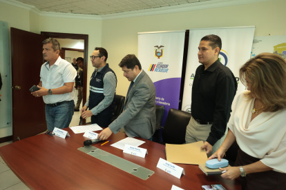 Autoridades. Danilo Palacios, ministro de Agricultura y Ganadería y Patricio Almeida, director ejecutivo de Agrocalidad.