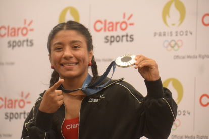 Lucía Yépez mostró su medalla de plata conseguida en los Juegos Olímpicos París 2024