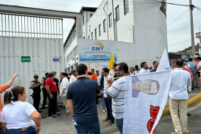 La Izquierda Democrática cumple sus primarias en Manabí con Carlos Rabascall y Alejandra Rivas como binomio