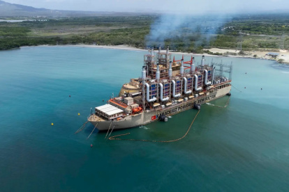 Se busca contratar barcazas para proveer energía eléctrica, según el ministro Luque Los obstáculos: licencias ambientales, trámites y dinero, según expertos