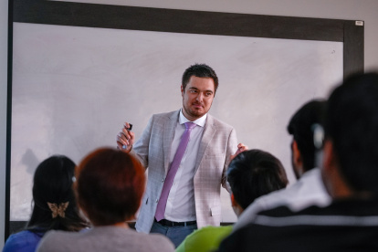 Thomas Len brindó una charla sobre sus trabajos.