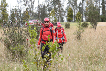 Diecisiete especialistas trabajan en la unidad de rescate de los bomberos. Brindan soporte las 24 horas.