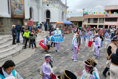 Folclore. Los bailes andinos y tradicionales completan la jornada dedicada a festejar a San Buenaventura, patrono de la parroquia de Latacunga (Cotopaxi).
