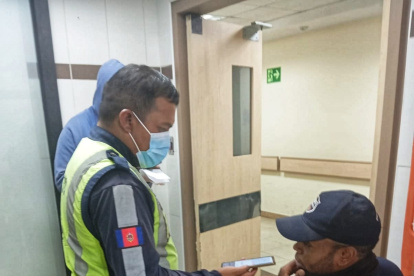 El agente de tránsito fue atropellado en la entrada a Carapungo por un taxista tras ser valorado debe guardar reposo