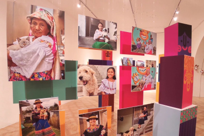 Arte. La exposición muestra a las mascotas con sus propietarios.