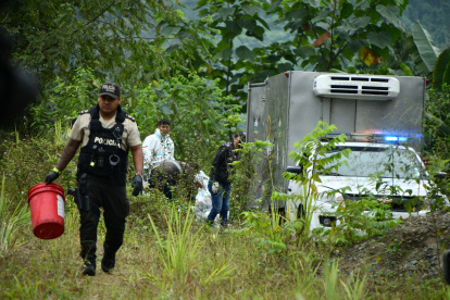 Incidente. Personal de Criminalística hizo el levantamiento de los cadáveres.
