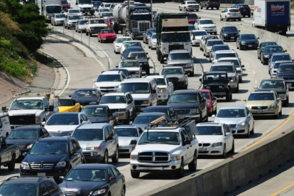 Los Ángeles, una ciudad donde los vehículos personales son norma y los atascos de tráficos hacen perder mucho tiempo.