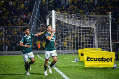 Miguel Parrales anotó dos goles en la victoria de Orense frente a Barcelona