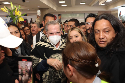 Ricardo Patiño en el aeropuerto Mariscal Sucre de Quito.