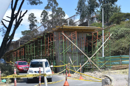 La construcción del paso elevado en el Puente 8, Autopista General Rumiñahui, presenta actualmente un avance del 58% y se estima que esté finalizada en diciembre de 2024