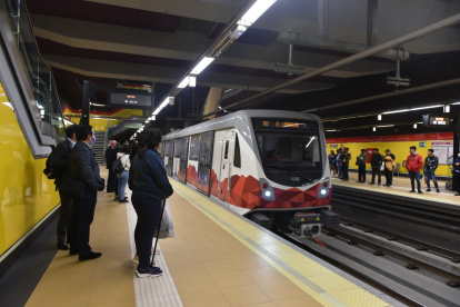 Una mujer quiso agredir a una agente de la policía en el Metro de Quito