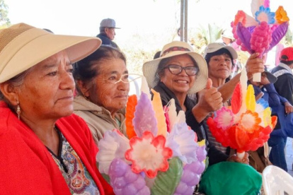 Moradores de Itulcachi y Santa Ana celebran las nuevas obras realizadas