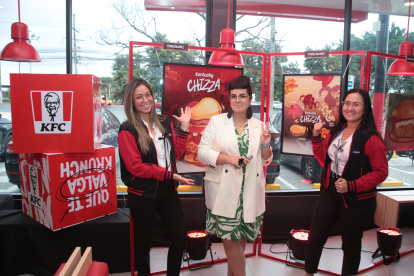 Silvia Coello, Karla Bresciani y Astrid Vera.