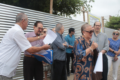 Reclamo. Un grupo de residentes rechazan la construcción en proceso.