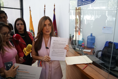 La asambleísta de ADN, Lucía Jaramillo, presentó una denuncia en el TCE contra el alcalde de Guayaquil, Aquiles Álvarez.