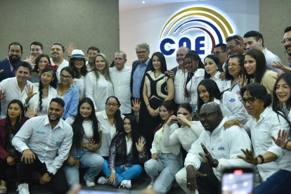 Ricardo Patiño se limitó a decir que han destruido a Ecuador y evitó responder preguntas de la prensa.