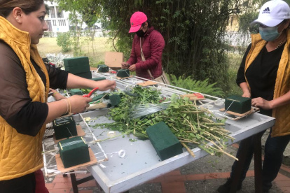 Devoción. Con la iniciativa se busca adornar el templo con miles de flores.