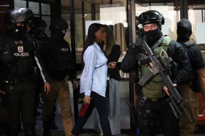 La fiscal Diana Salazar acudió a la audiencia por el habeas corpus solicitado por la jueza Enma Tapia, en el caso Confourtable.