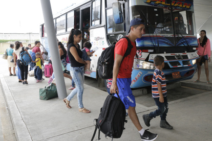 LLEGADA DE GENTE POR EL FERIADO DE CARNAVAL EN EL TERMINAL TERRESTRE DE PASCUALES Agencia (ag-extra)