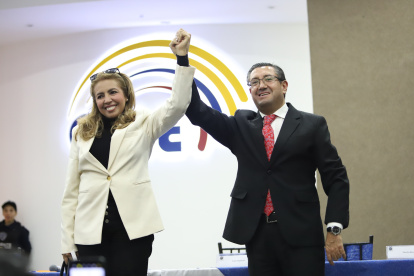 Iván Saquicela y Martha Rizzo aceptaron sus precandidaturas en el CNE.