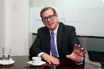 Carlos Rabascall es el precandidato presidencial de la Izquierda Democrática (ID).