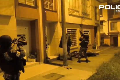 Agentes policiales allanaron varios inmuebles en tres provincias, la madrugada de este miércoles 21 de agosto.