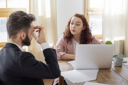 La ecolalia -repetir palabras o frases- se da tanto en niños como en personas adultas