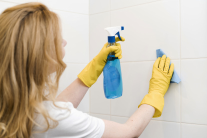 Aprende a limpiar tu baño de manera rápida y eficiente con estos sencillos pasos