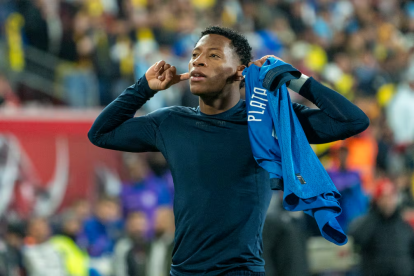 Gonzalo Plata en uno de los goles anotado con la camiseta de Ecuador