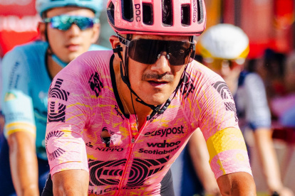 Richard Carapaz llegó a la meta con el pelotón de favoritos de la Vuelta a España.