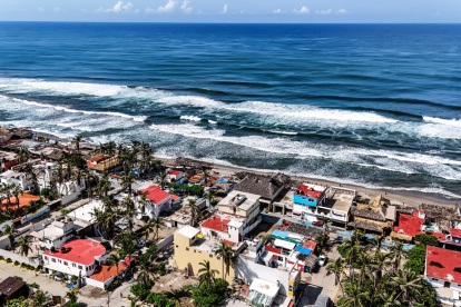 Vista general de la playa "Pie de la Cuesta", en el balneario de Acapulco en el estado de Guerrero.