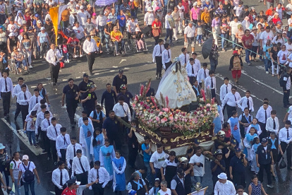 Procesión. Miles de feligreses recorren sector del suburbio de Guayaquil.