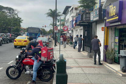 En la zona comercial de Urdesa fue asesinada una persona la noche del pasado 22 de agosto.