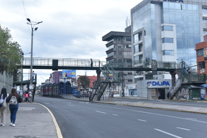 El puente peatonal de la Universidad Central de Quito será desmontado a partir del lunes 26 de agosto del 2024