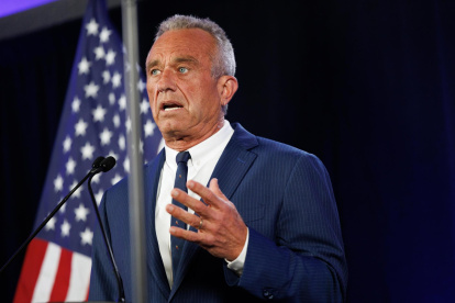 El candidato independiente a la Presidencia de Estados Unidos, Robert F. Kennedy Jr., confirmó este viernes 23 de agosto que suspende la campaña de la carrera a la Casa Blanca.