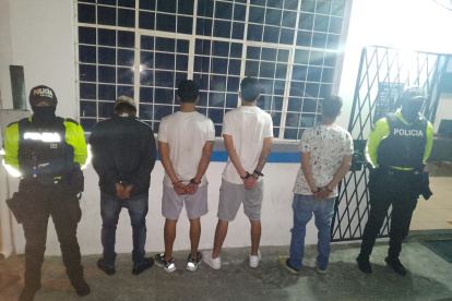 Dos de los detenidos tienen antecedentes penales por robo y tráfico de sustancias ilegales.