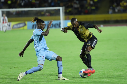 En la primera etapa, Barcelona ganó por 1-0 en la visita a Universidad Católica.