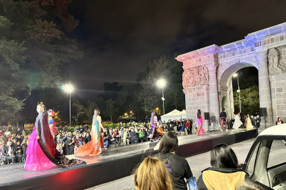 En el desfile se presentó colecciones de jóvenes diseñadores comprometidos con el medio ambiente.