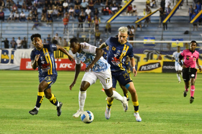 Los hinchas de Emelec tuvieron que esperar 92 días para celebrar un triunfo y gritar un gol del Bombillo en la LigaPro.
