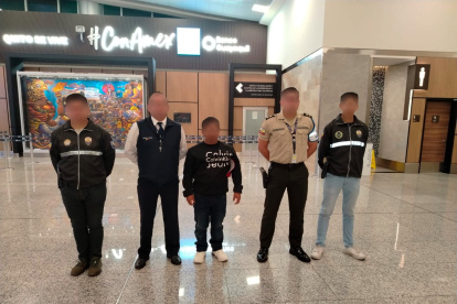 La Policía Nacional detuvo a los hombres para las investigaciones pertinentes.