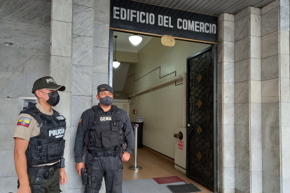 La policía, durante un allanamiento en Decevale, dentro de la investigación por manejo irregular de fondos del Isspol.