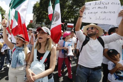 Trabajadores del poder judicial protestaron en contra de la reforma impulsada por el oficialismo, este domingo 25 de agosto en Ciudad de México.