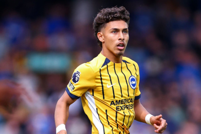 Jeremy Sarmiento con la camiseta de Brighton en uno de los primeros partidos de la actual temporada en Premier League