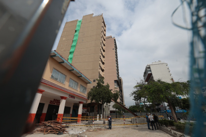Los exteriores del edificio Fantasía se encuentran cerrados. El paso a los particulares es restringido