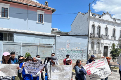 Los posgradistas reclamaron por los tres meses que debe pagarles el Ministerio de Finanzas.