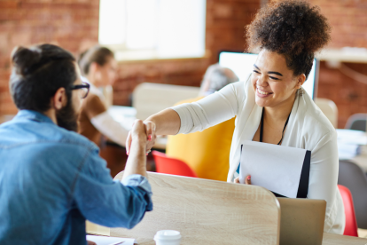 Aunque el dinero se trata de un factor muy importante, existen otro tipo de compensaciones que pueden complementar el sueldo.