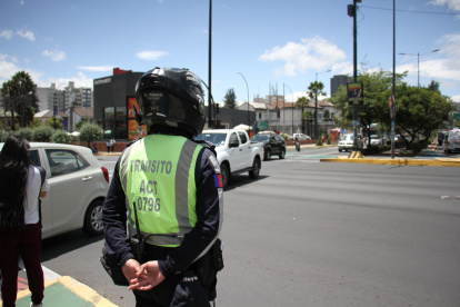 En la AMT hay 1.849 agentes que a diario realizan distintos controles. Este 26 de agosto, uniformados estaban en la av. Patria y 6 de Diciembre.