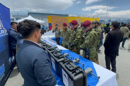 En la entrega de los drones que se utilizaran para la seguridad penitenciaria.