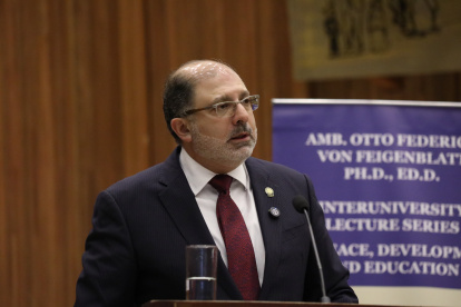 Henry Kronfle es el precandidato presidencial del Partido Social Cristiano.